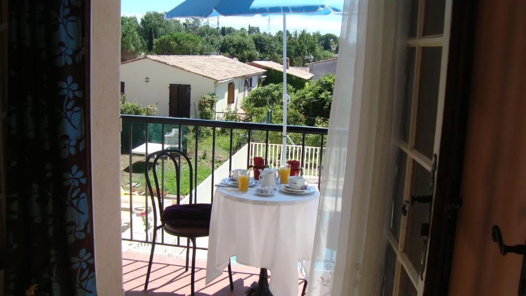 Hotel De La Poste Peymeinade Oda fotoğraf