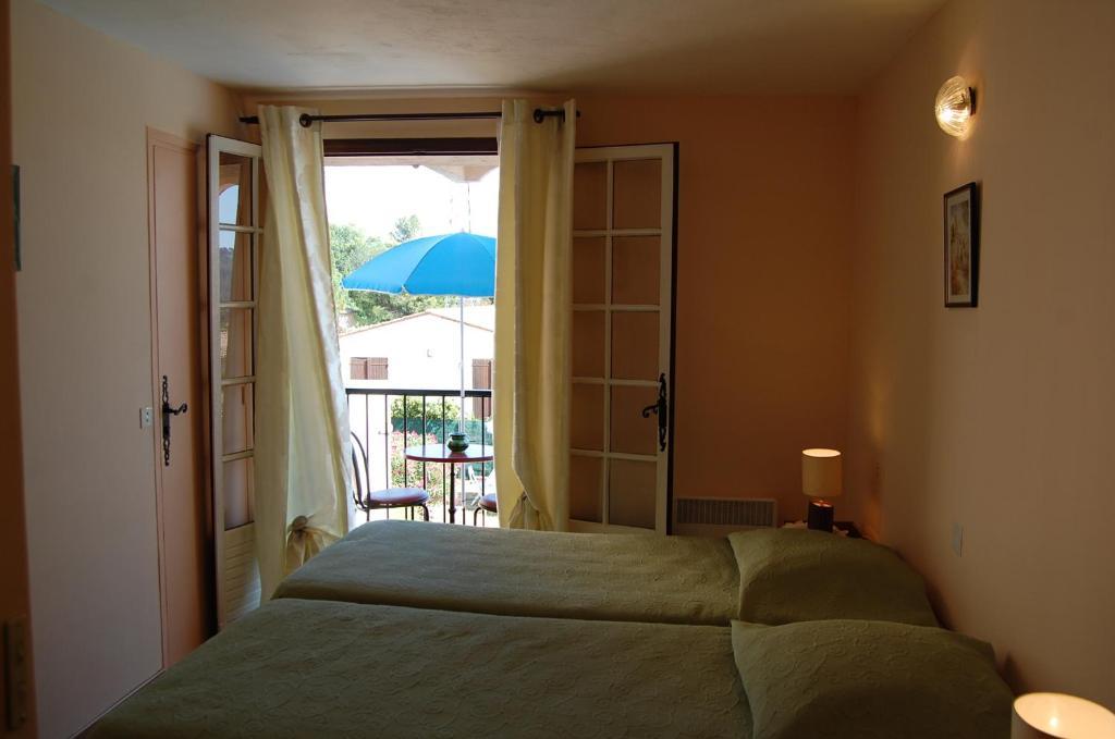 Hotel De La Poste Peymeinade Oda fotoğraf